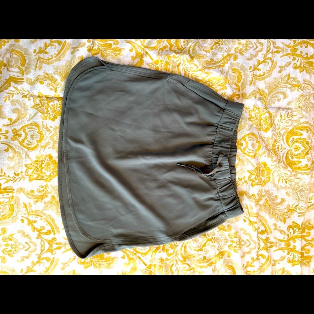 Lululemon On The Fly Skirt size 8